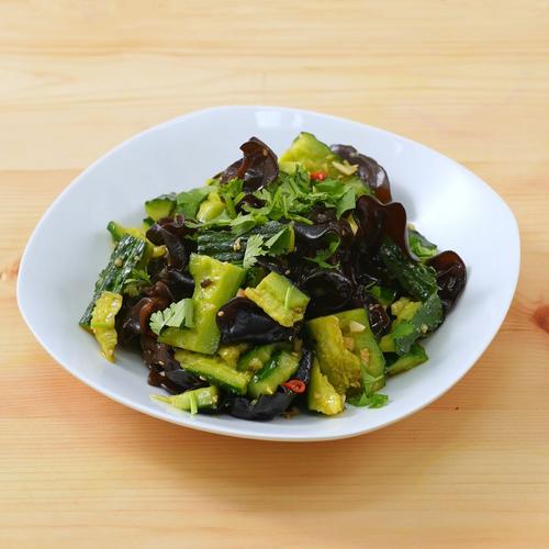 夏日清爽,黄瓜黑木耳凉拌湘菜，健康美味两不误(黄瓜黑木耳凉拌湘菜) 夏日清爽,黄瓜黑木耳凉拌湘菜，健康美味两不误(黄瓜黑木耳凉拌湘菜) 饮食拾萃
