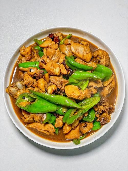 宁波青椒炒鸡,湘菜之香，鲜美入味的家常佳肴(宁波青椒炒鸡湘菜做法) 宁波青椒炒鸡,湘菜之香，鲜美入味的家常佳肴(宁波青椒炒鸡湘菜做法) 饮食拾萃