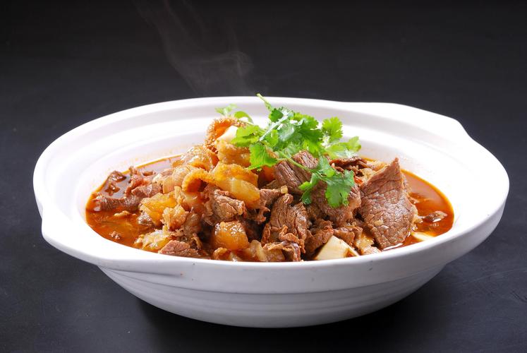 清炖牛腩湘菜,传承与创新，美味与营养并存的佳肴(清炖牛腩湘菜的做法大全) 清炖牛腩湘菜,传承与创新，美味与营养并存的佳肴(清炖牛腩湘菜的做法大全) 饮食拾萃
