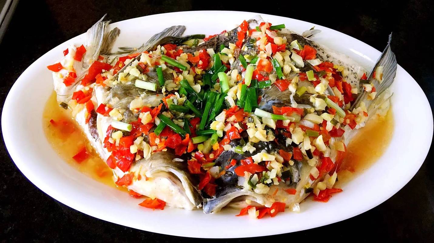 湘菜之魂,辣椒与肉的完美融合_剁椒鱼头(最考验湘菜厨师的菜) 湘菜之魂,辣椒与肉的完美融合_剁椒鱼头(最考验湘菜厨师的菜) 饮食拾萃