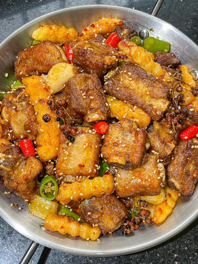 湘菜之魂_排骨莴笋干锅的独特魅力(排骨莴笋干锅湘菜做法) 湘菜之魂_排骨莴笋干锅的独特魅力(排骨莴笋干锅湘菜做法) 饮食拾萃