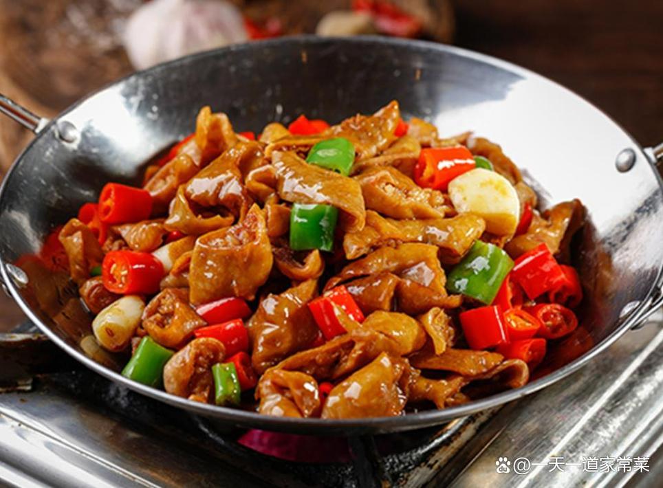湘菜佳肴_干锅大肠头的独特风味与烹饪技艺(干锅大肠头湘菜做法) 湘菜佳肴_干锅大肠头的独特风味与烹饪技艺(干锅大肠头湘菜做法) 饮食拾萃