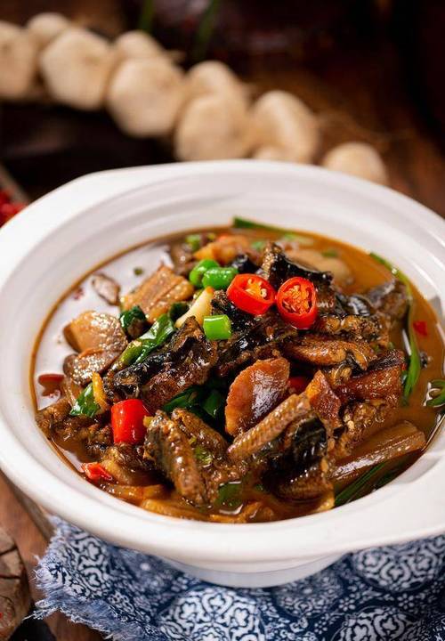 湘菜大厨炒泥鳅,传统技法与现代口味的完美融合(湘菜大厨炒泥鳅的做法) 湘菜大厨炒泥鳅,传统技法与现代口味的完美融合(湘菜大厨炒泥鳅的做法) 饮食拾萃