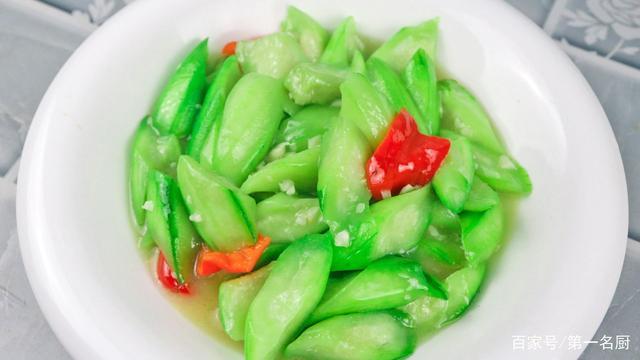 湘菜炒丝瓜,一道色香味俱佳的绿色佳肴，品味湘菜魅力(湘菜炒丝瓜饭店做法视频) 湘菜炒丝瓜,一道色香味俱佳的绿色佳肴，品味湘菜魅力(湘菜炒丝瓜饭店做法视频) 饮食拾萃