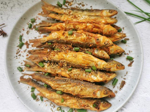 湘菜经典之作_干炸白条鱼，金黄酥脆，回味无穷(干炸白条鱼 湘菜) 湘菜经典之作_干炸白条鱼，金黄酥脆，回味无穷(干炸白条鱼 湘菜) 饮食拾萃