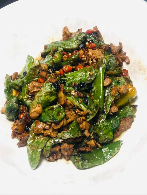 湘菜经典之作_干辣椒炒瘦肉的独特风味(干辣椒炒瘦肉湘菜做法) 湘菜经典之作_干辣椒炒瘦肉的独特风味(干辣椒炒瘦肉湘菜做法) 饮食拾萃