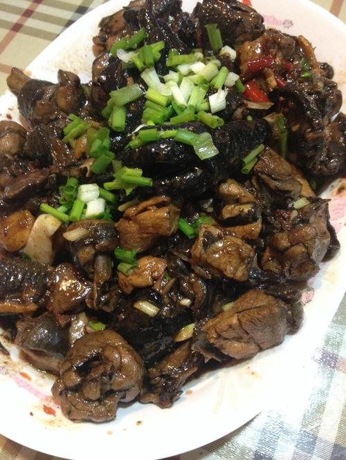 湘菜经典之作_红烧乌鸡，传统与创新的美味交融(湘菜红烧乌鸡怎么做) 湘菜经典之作_红烧乌鸡，传统与创新的美味交融(湘菜红烧乌鸡怎么做) 饮食拾萃
