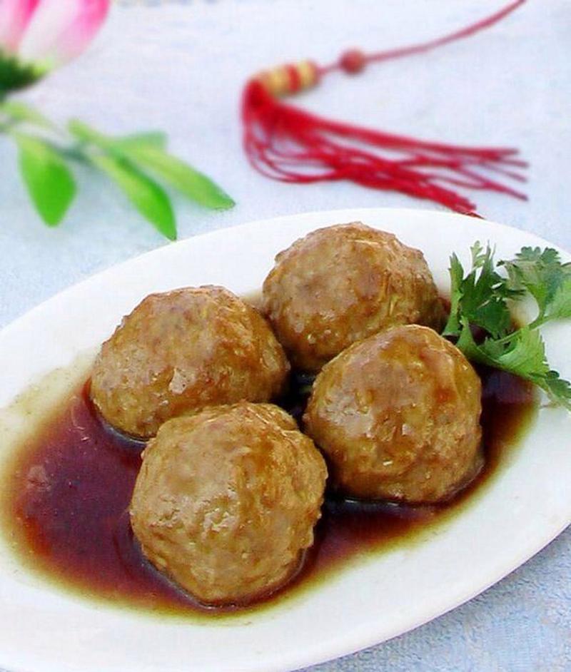 湘菜经典之作_红薯四喜丸子，滋味醇厚，传承湘韵(湘菜红薯四喜丸子) 湘菜经典之作_红薯四喜丸子，滋味醇厚，传承湘韵(湘菜红薯四喜丸子) 饮食拾萃