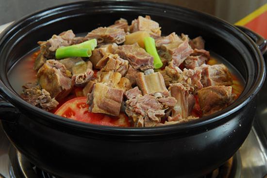 湘菜腊排骨火锅,传统与现代的完美融合(湘菜腊排骨火锅的做法) 湘菜腊排骨火锅,传统与现代的完美融合(湘菜腊排骨火锅的做法) 饮食拾萃