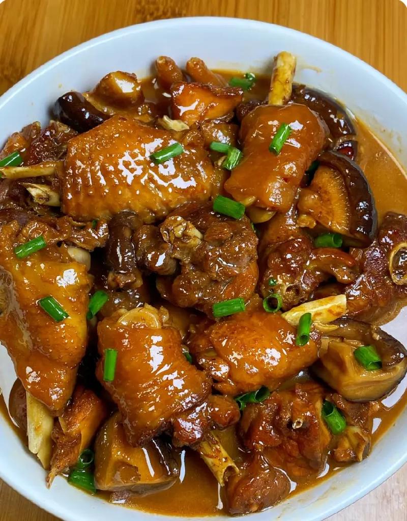 湘菜香菇炖土鸡,土鸡的鲜美与香菇的醇厚完美融合(湘菜香菇炖土鸡的做法) 湘菜香菇炖土鸡,土鸡的鲜美与香菇的醇厚完美融合(湘菜香菇炖土鸡的做法) 饮食拾萃