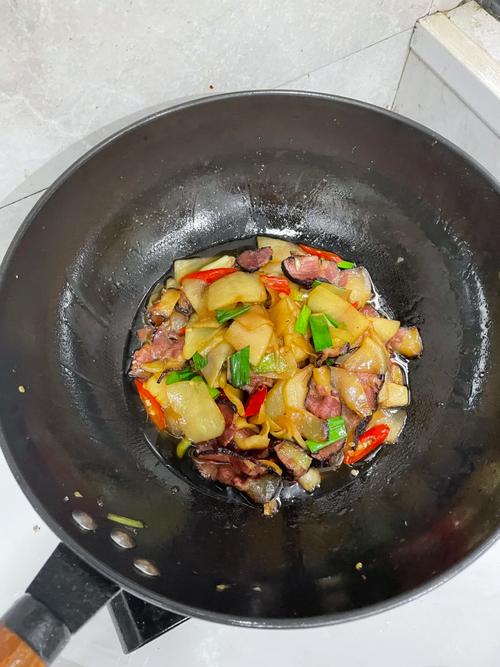 湘韵飘香，腊肉炒榨菜,传统湘菜的新演绎(湘菜腊肉炒榨菜做法视频) 湘韵飘香，腊肉炒榨菜,传统湘菜的新演绎(湘菜腊肉炒榨菜做法视频) 饮食拾萃