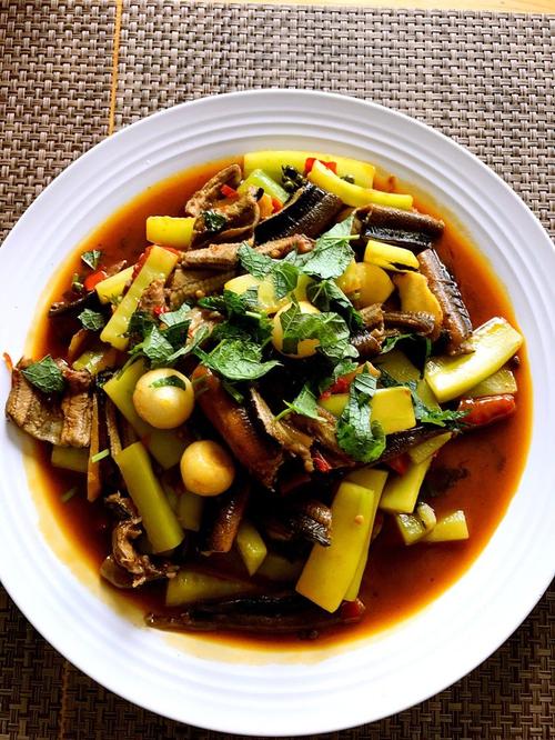 湘韵鳝香_鳝鱼黄瓜炒腊肉，带你领略湘菜的魅力(鳝鱼黄瓜炒腊肉湘菜做法) 湘韵鳝香_鳝鱼黄瓜炒腊肉，带你领略湘菜的魅力(鳝鱼黄瓜炒腊肉湘菜做法) 饮食拾萃