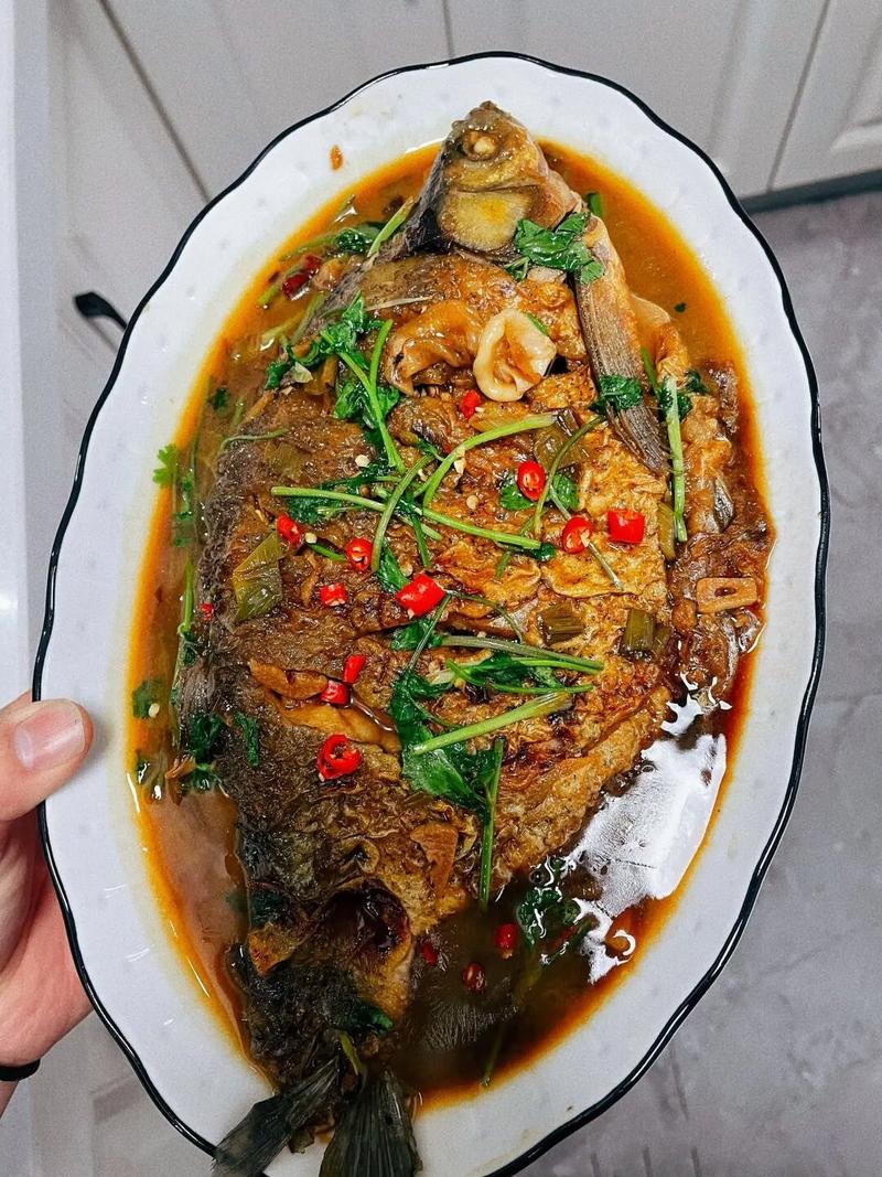 红烧鳊鱼,湘菜之魂，鱼香四溢的湖南家常美食(正宗湖南湘菜红烧鳊鱼图片) 红烧鳊鱼,湘菜之魂，鱼香四溢的湖南家常美食(正宗湖南湘菜红烧鳊鱼图片) 饮食拾萃