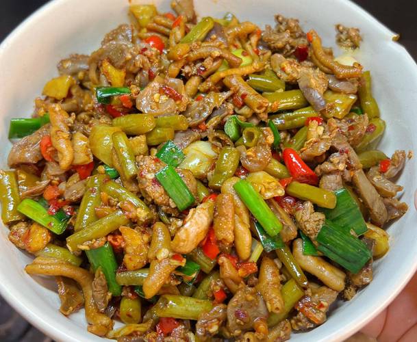 蒜苔酸辣鸡杂湘菜,酸辣可口，湘味浓郁的家常美食(蒜苔酸辣鸡杂湘菜做法大全) 蒜苔酸辣鸡杂湘菜,酸辣可口，湘味浓郁的家常美食(蒜苔酸辣鸡杂湘菜做法大全) 饮食拾萃