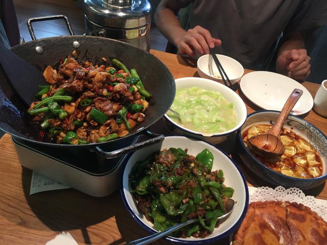 黑胖的湘菜馆之旅,一场味蕾与文化的盛宴(黑胖走进湘菜馆) 黑胖的湘菜馆之旅,一场味蕾与文化的盛宴(黑胖走进湘菜馆) 饮食拾萃