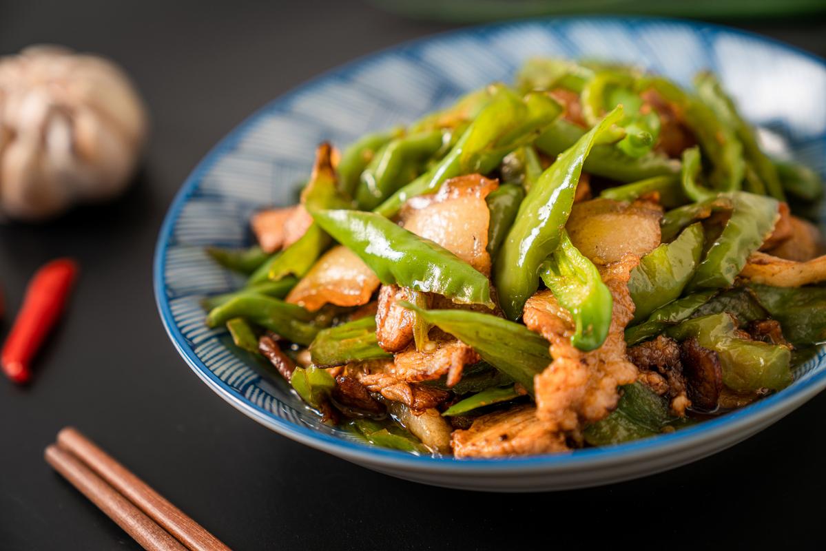湘味佳肴，青椒炒新鲜扇骨肉,舌尖上的湖南风情_青椒炒新鲜扇骨肉湘菜图片 湘味佳肴，青椒炒新鲜扇骨肉,舌尖上的湖南风情_青椒炒新鲜扇骨肉湘菜图片 饮食拾萃