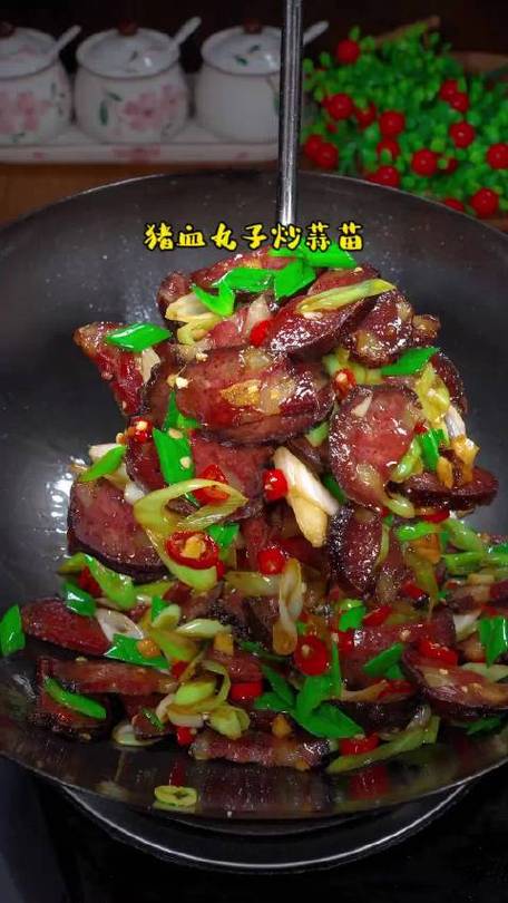 湘味浓香，腊肉炒猪血丸子的独特魅力_湘菜腊肉炒猪血丸子的做法 湘味浓香，腊肉炒猪血丸子的独特魅力_湘菜腊肉炒猪血丸子的做法 饮食拾萃