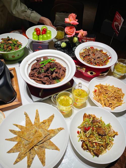 湘菜春笋五花肉火锅,暖意盎然的冬日美食盛宴_湘菜春笋五花肉火锅图片 湘菜春笋五花肉火锅,暖意盎然的冬日美食盛宴_湘菜春笋五花肉火锅图片 饮食拾萃