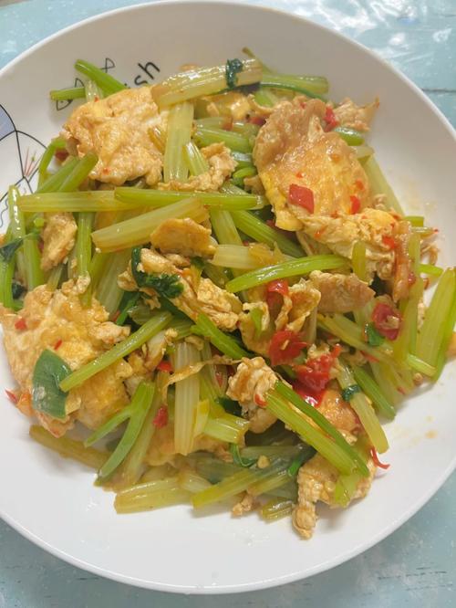 湘菜炒鸡蛋芹菜,融合香辣与清新的家常美食_湘菜炒鸡蛋芹菜怎么做 湘菜炒鸡蛋芹菜,融合香辣与清新的家常美食_湘菜炒鸡蛋芹菜怎么做 饮食拾萃