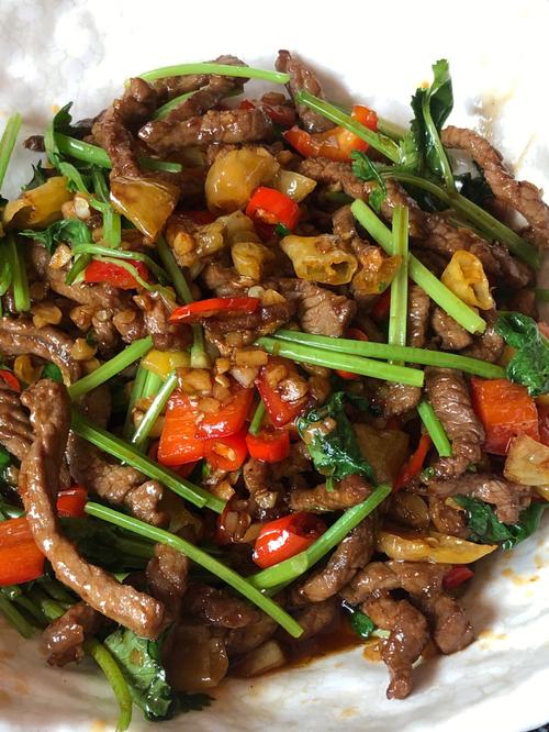 湘菜爆炒鱿鱼条,鲜香四溢的湖南美食传奇_湘菜爆炒鱿鱼条的做法 湘菜爆炒鱿鱼条,鲜香四溢的湖南美食传奇_湘菜爆炒鱿鱼条的做法 饮食拾萃