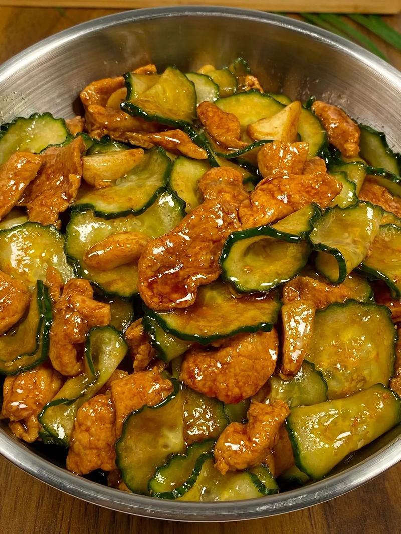 湘菜腊肉炒黄瓜,香气四溢的乡村美味_湘菜腊肉炒黄瓜怎么做 湘菜腊肉炒黄瓜,香气四溢的乡村美味_湘菜腊肉炒黄瓜怎么做 饮食拾萃