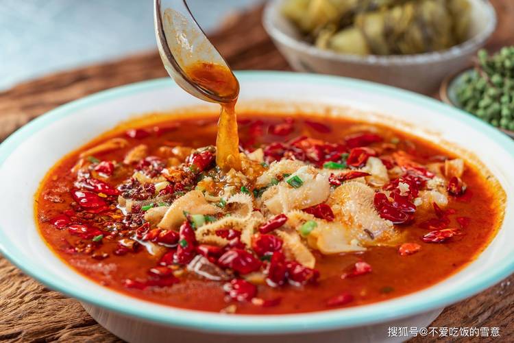 湘菜佳肴_泡椒水煮鱼的烹饪艺术_湘菜泡椒水煮鱼的做法 湘菜佳肴_泡椒水煮鱼的烹饪艺术_湘菜泡椒水煮鱼的做法 饮食拾萃