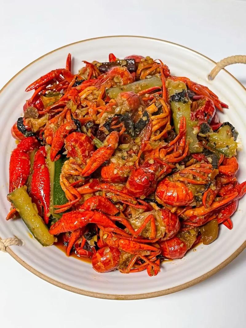 湘菜紫苏小龙虾,辣香与清新的完美邂逅_湘菜紫苏小龙虾的做法大全 湘菜紫苏小龙虾,辣香与清新的完美邂逅_湘菜紫苏小龙虾的做法大全 饮食拾萃