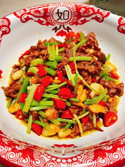 湘菜经典之作_五花肉炒蒜苔，味蕾的盛宴_湘菜五花肉炒蒜苔做法视频 湘菜经典之作_五花肉炒蒜苔，味蕾的盛宴_湘菜五花肉炒蒜苔做法视频 饮食拾萃