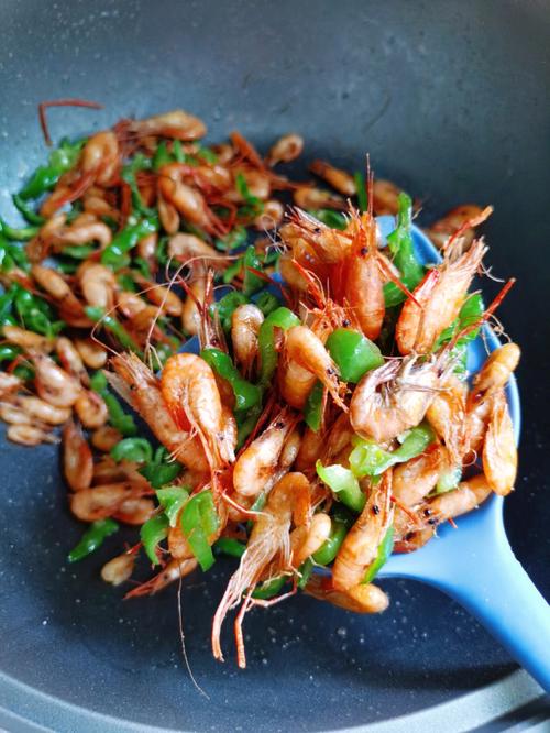 湘菜青椒炒虾,鲜香四溢，回味无穷的家常佳肴_湘菜青椒炒虾的做法大全 湘菜青椒炒虾,鲜香四溢，回味无穷的家常佳肴_湘菜青椒炒虾的做法大全 饮食拾萃