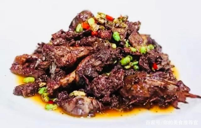 湘菜馆整只鸭子的烹饪艺术,一鸭多味，回味无穷_湘菜馆整只鸭子的做法视频 湘菜馆整只鸭子的烹饪艺术,一鸭多味，回味无穷_湘菜馆整只鸭子的做法视频 饮食拾萃