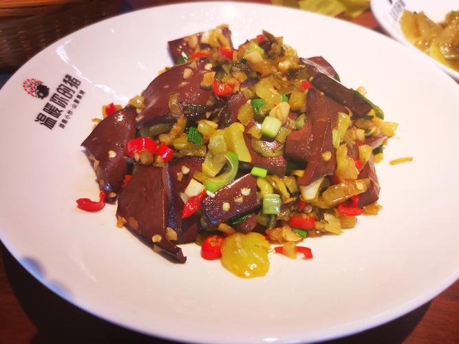 湘菜黄菜汤,舌尖上的湖南风情，暖胃又暖心_湘菜黄菜汤的制作方法视频 湘菜黄菜汤,舌尖上的湖南风情，暖胃又暖心_湘菜黄菜汤的制作方法视频 饮食拾萃