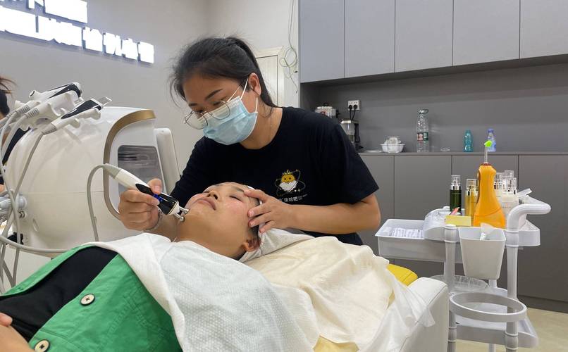 刮脸与美容仪器,美容潮流下的理性选择_刮脸和美容仪器好不 刮脸与美容仪器,美容潮流下的理性选择_刮脸和美容仪器好不 旅行地理