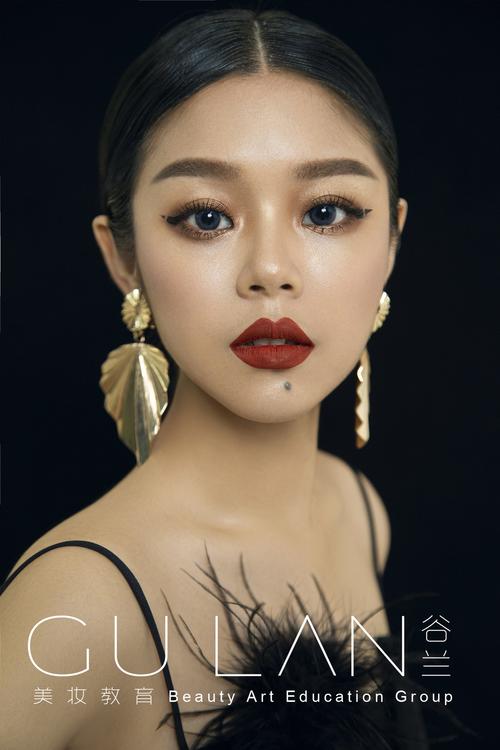 冷酷时尚彩妆写真,演绎个性魅力，诠释潮流风尚 冷酷时尚彩妆写真,演绎个性魅力，诠释潮流风尚 动手制作