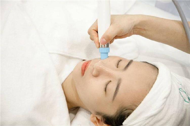 美容仪器前补水,揭开肌肤水润的秘密 美容仪器前补水,揭开肌肤水润的秘密 养生保健